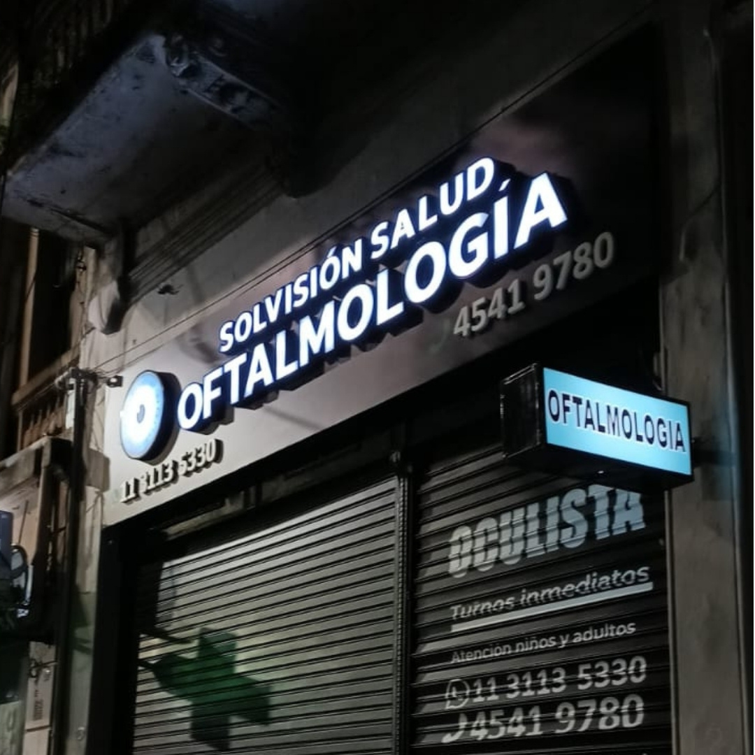 Letras corpóreas Solvision en chapa con frente de acrílico e iluminación frontal LED, Buenos Aires